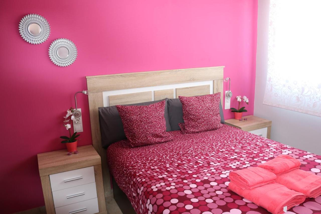Spectacular Views. New With Free Parking Apartment *