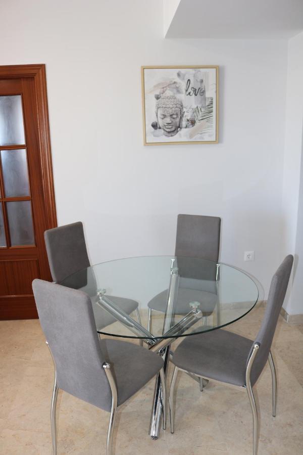 Spectacular Views. New With Free Parking Apartment *